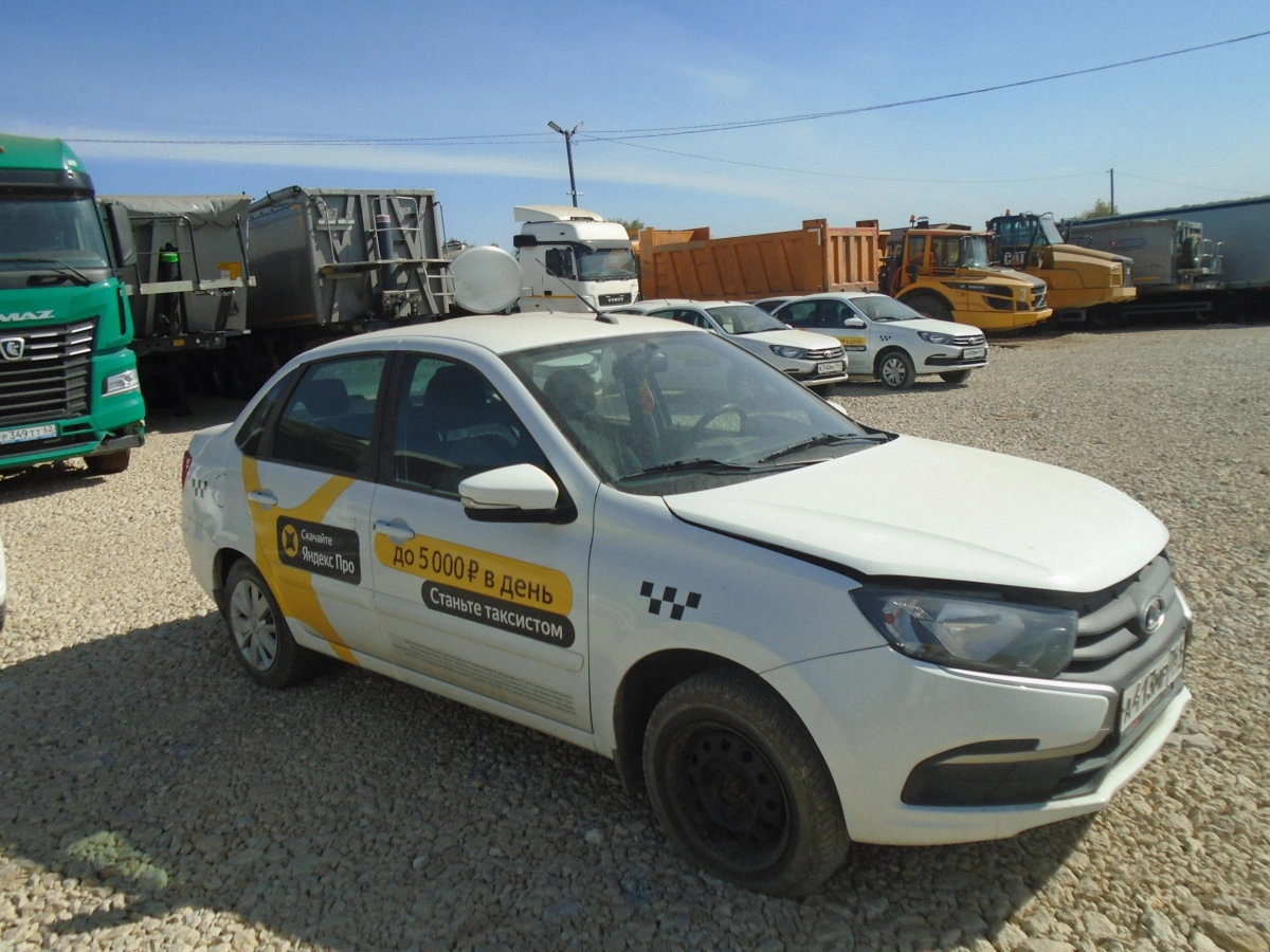 Lada Granta - фото 1