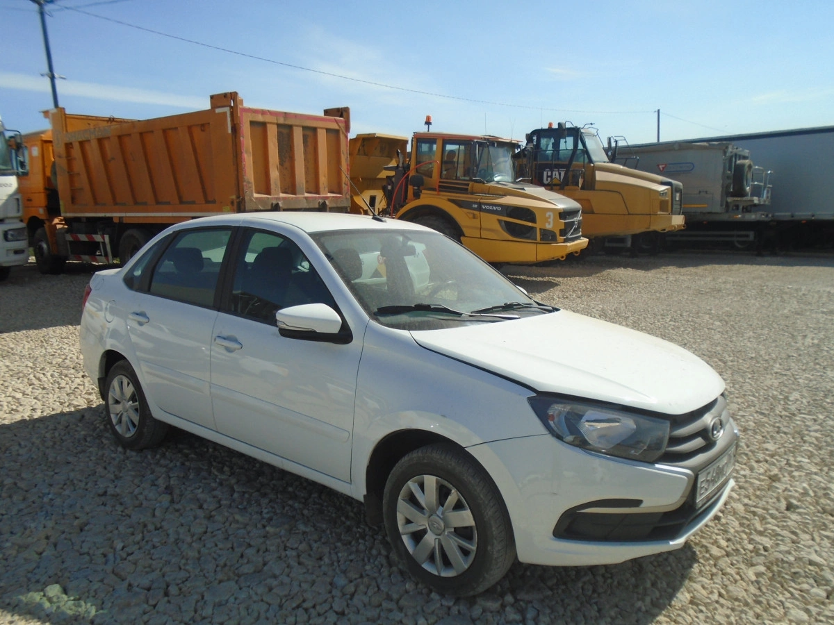 Lada Granta - фото 1