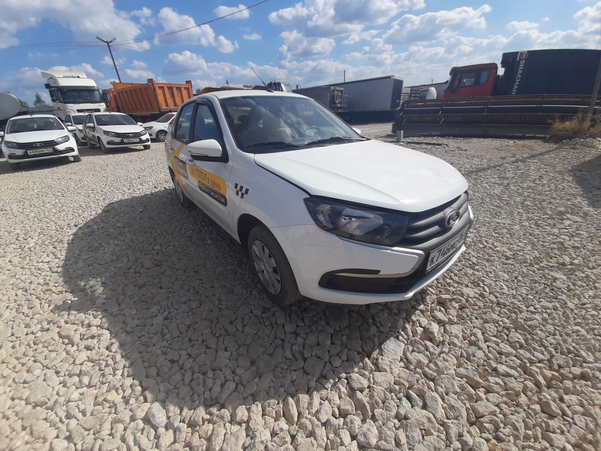 Lada Granta - фото 1