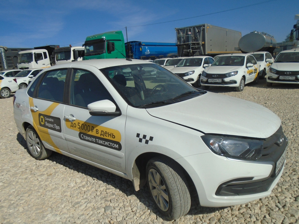 Lada Granta - фото 1