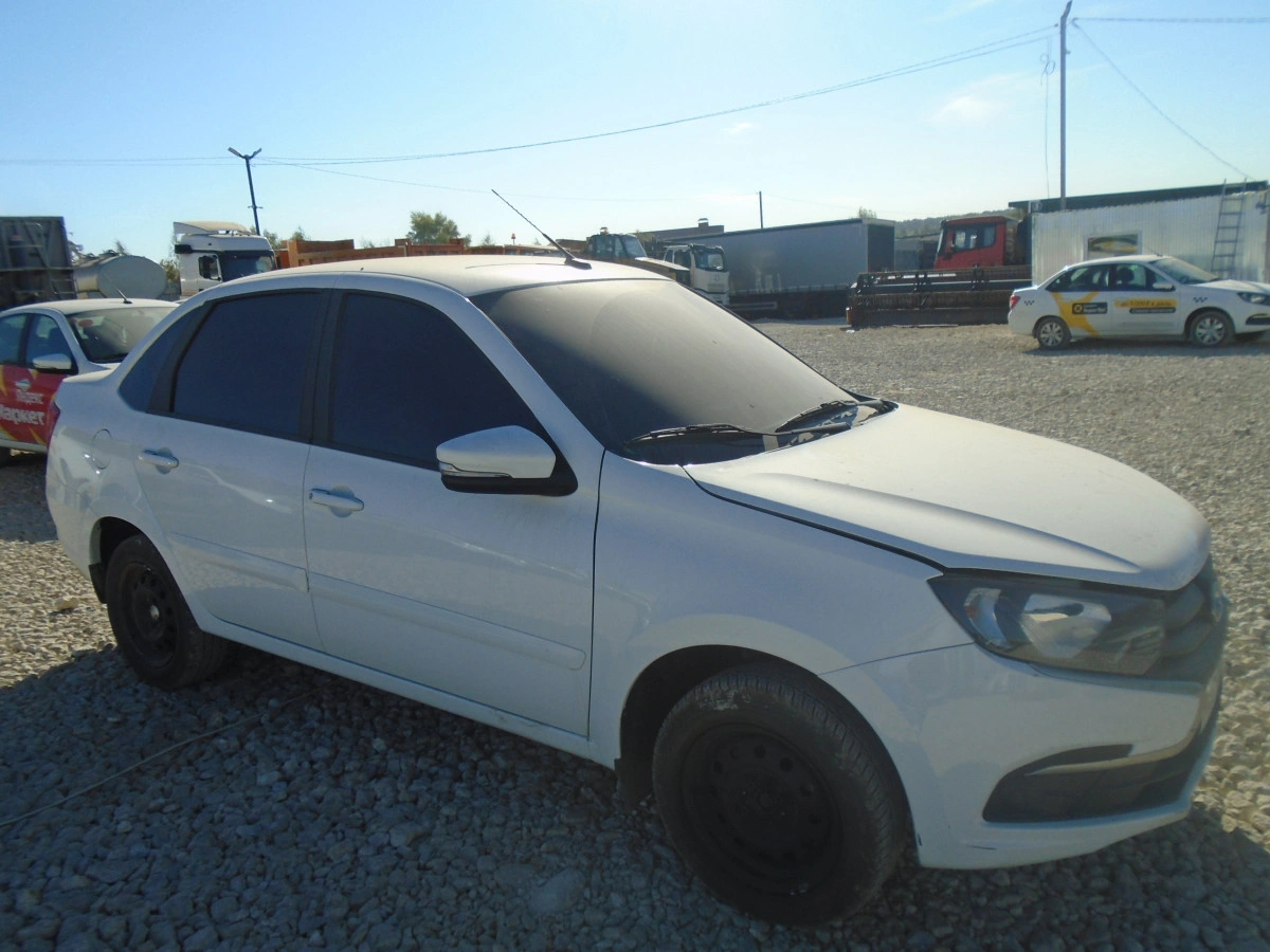 Lada Granta - фото 1