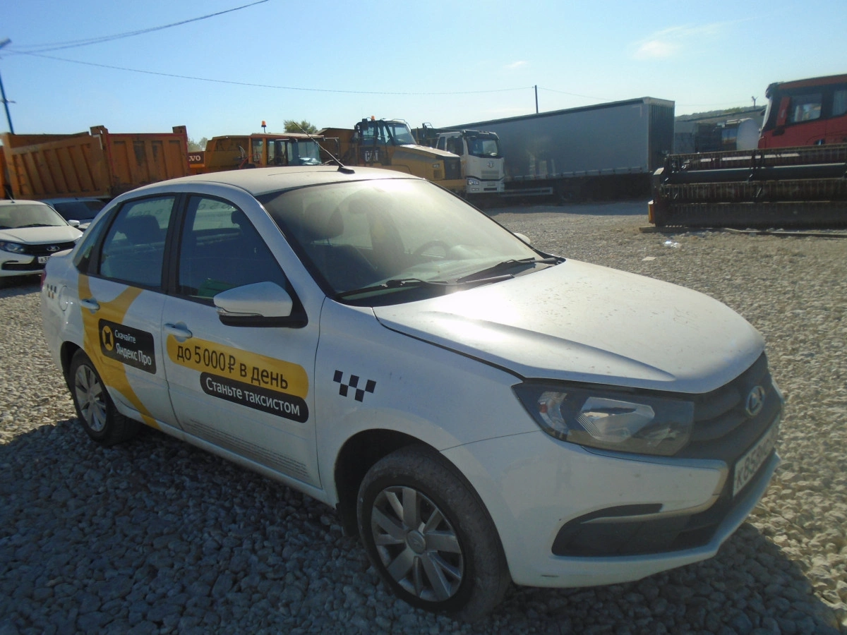 Lada Granta - фото 1