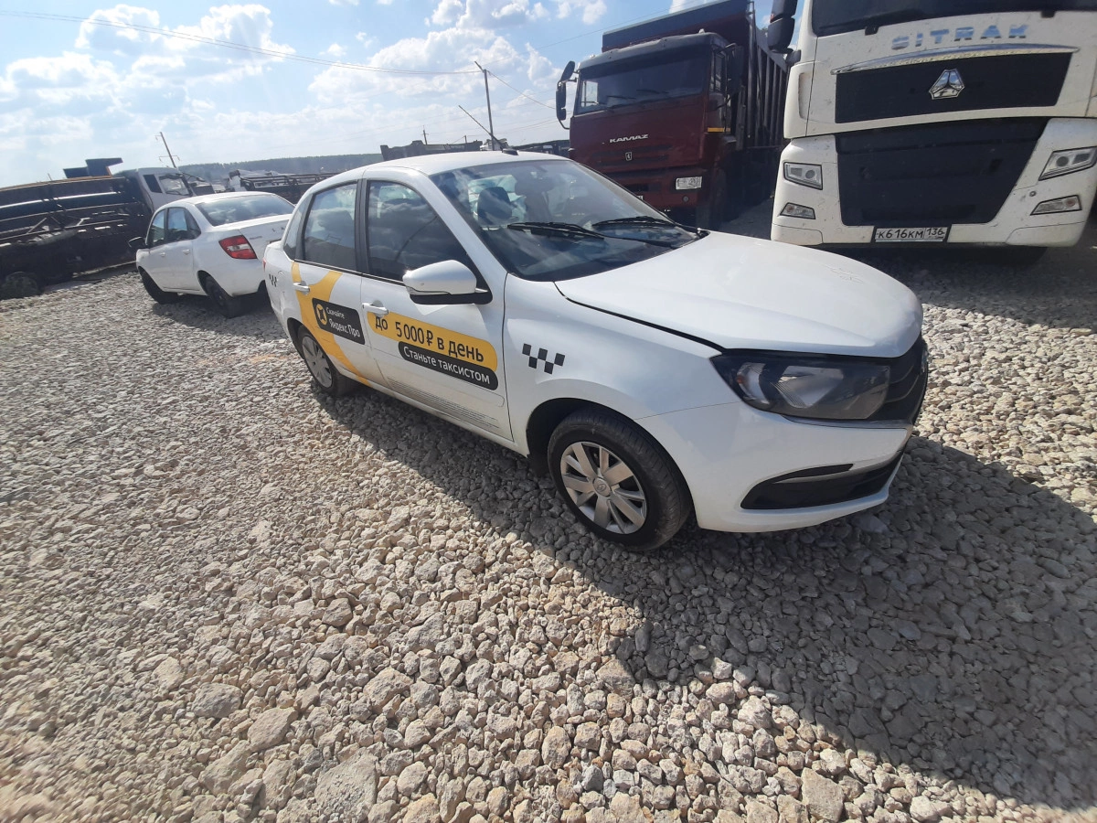 Lada Granta - фото 1