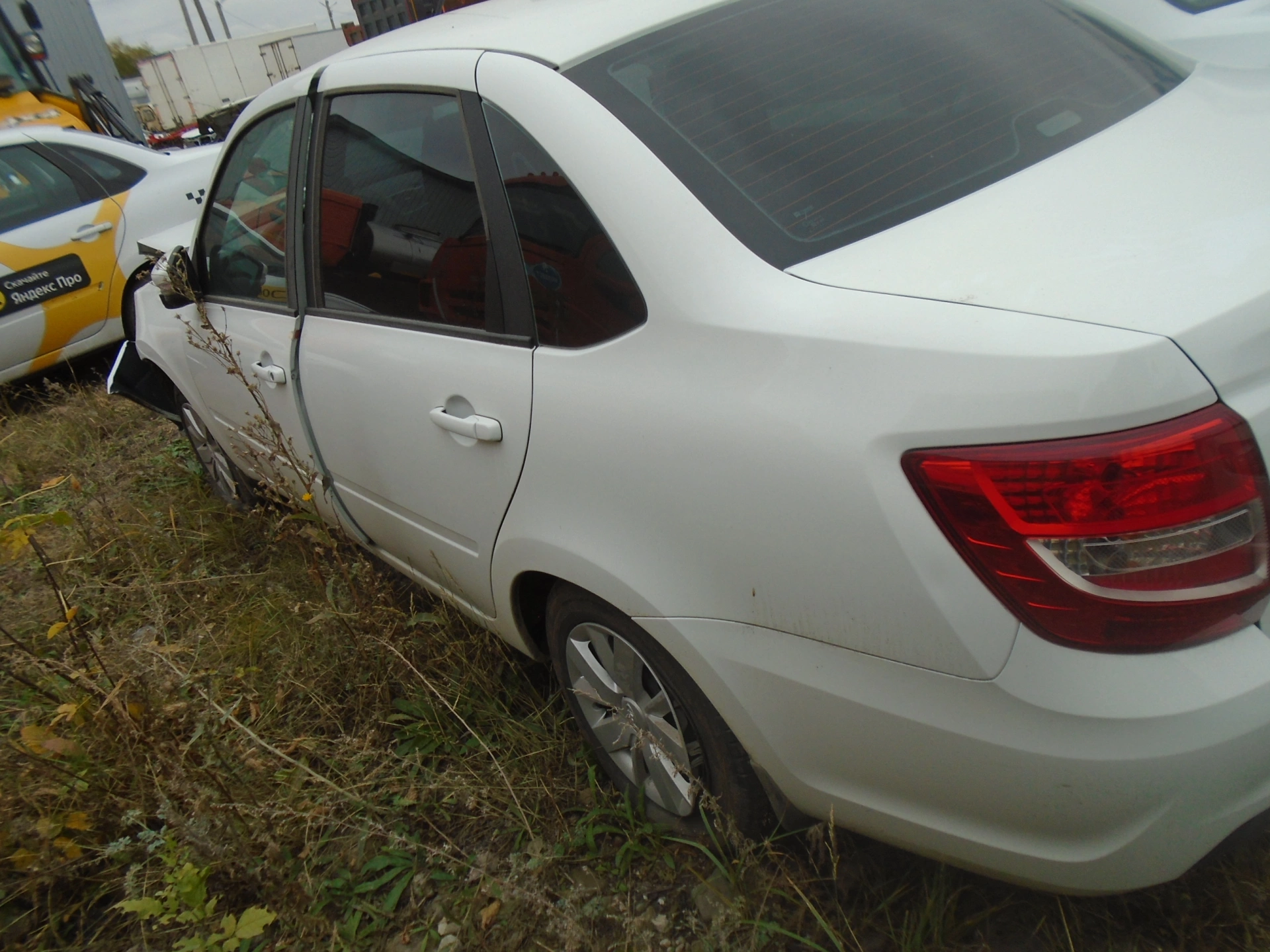 Lada Granta - фото 3