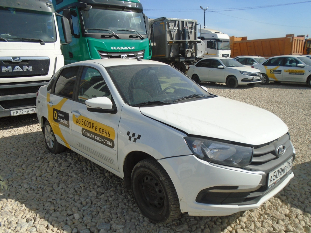 Lada Granta - фото 1