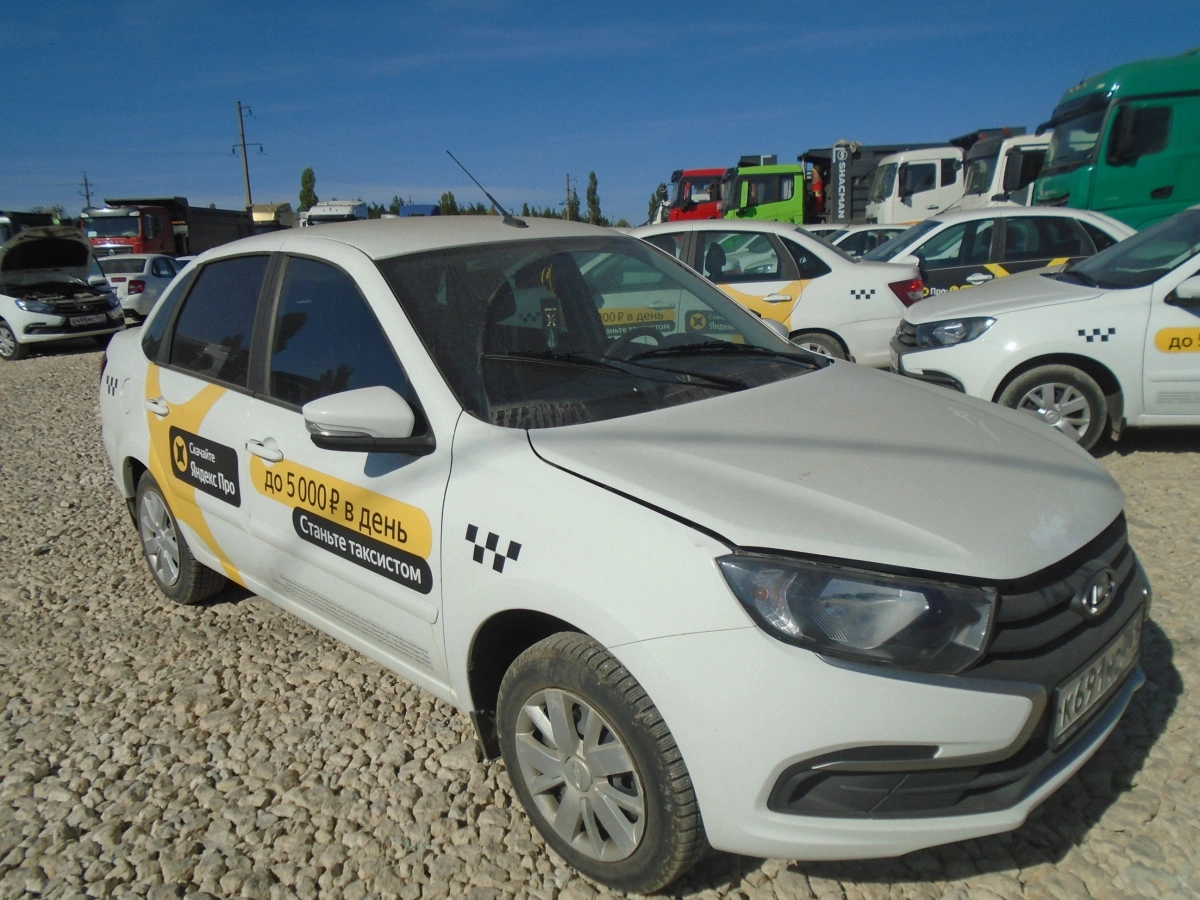 Lada Granta - фото 1