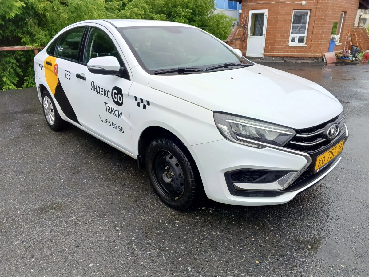 Lada Vesta - фото 1