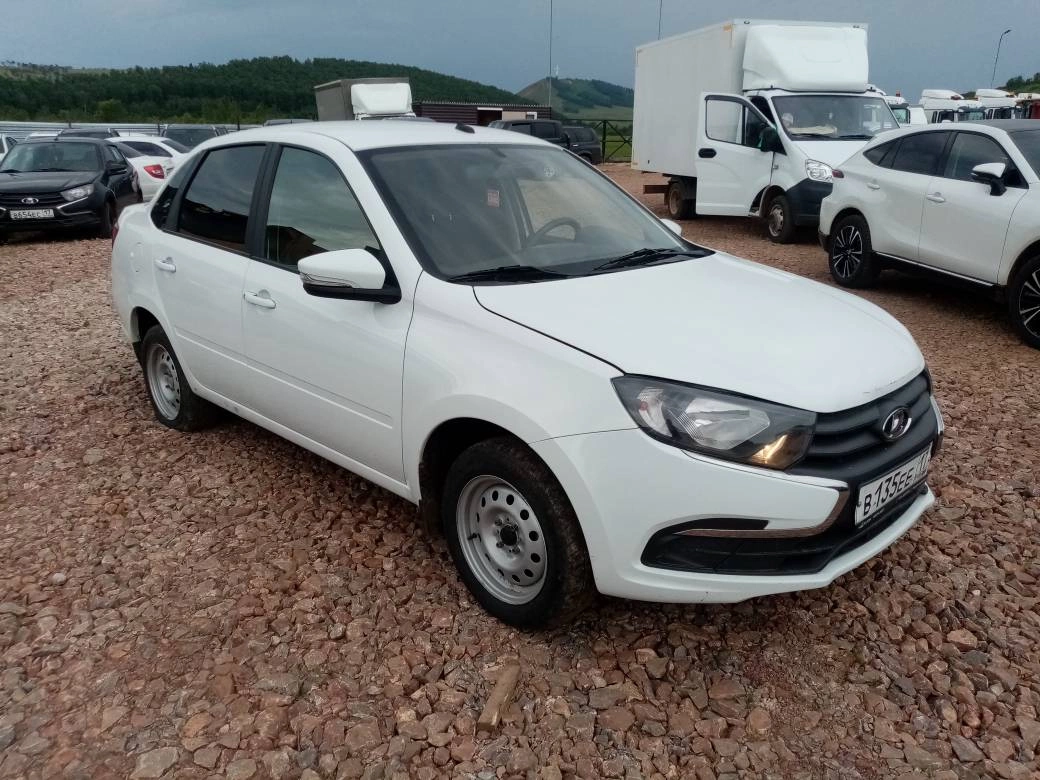 Lada Granta - фото 1