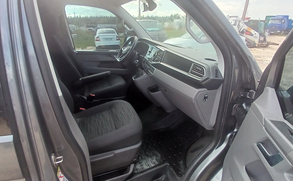 VOLKSWAGEN Caravelle