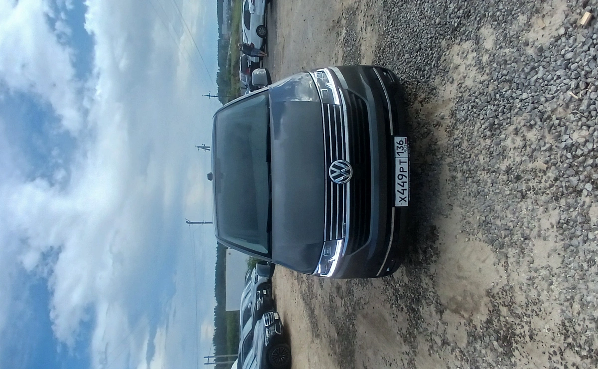 VOLKSWAGEN Caravelle