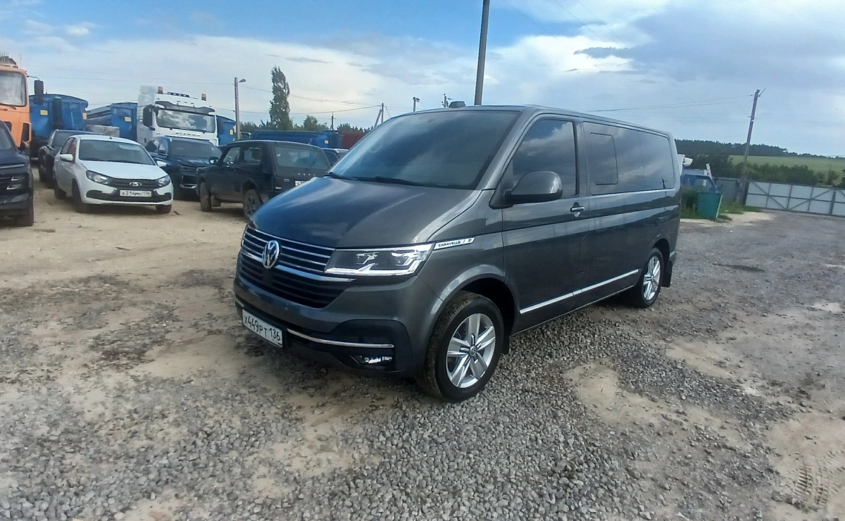 VOLKSWAGEN Caravelle
