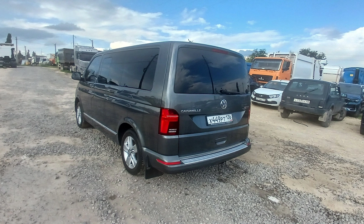 VOLKSWAGEN Caravelle
