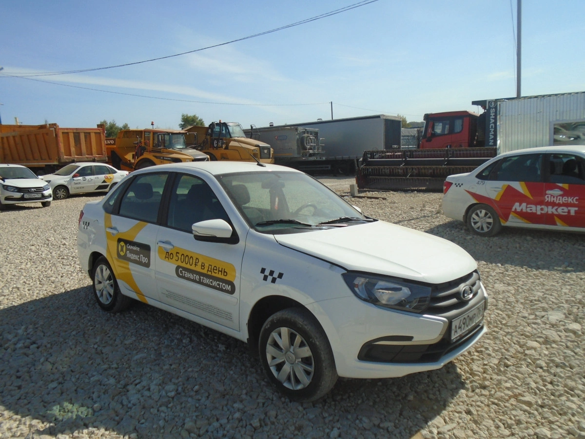Lada Granta - фото 1