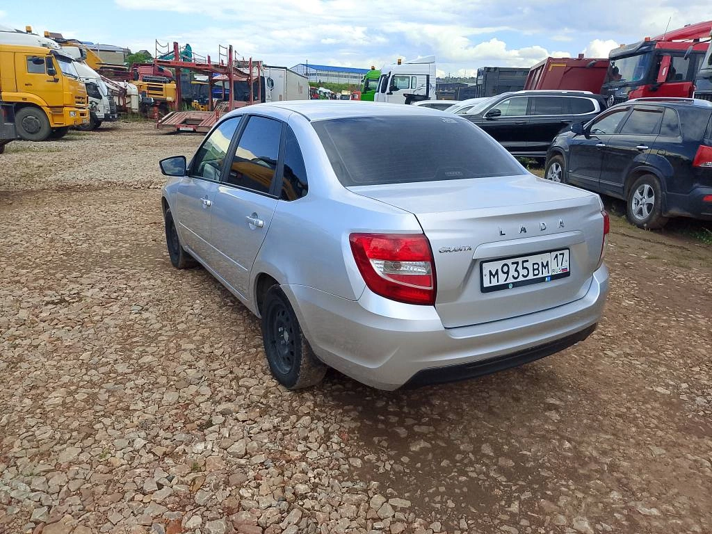 Lada Granta - фото 5