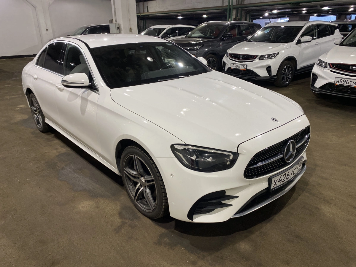 Mercedes-Benz E-Class - фото 1