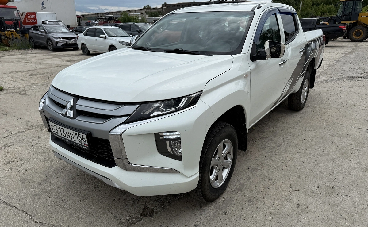MITSUBISHI L200