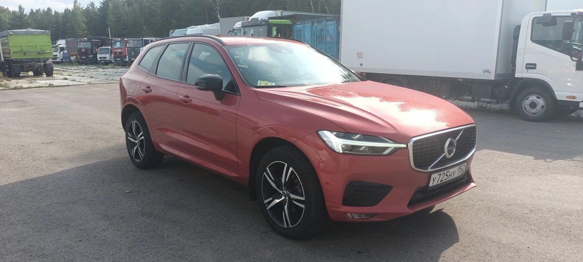 Volvo XC60 - фото 1