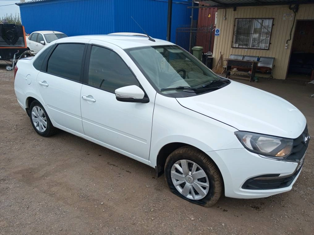 Lada Granta - фото 1