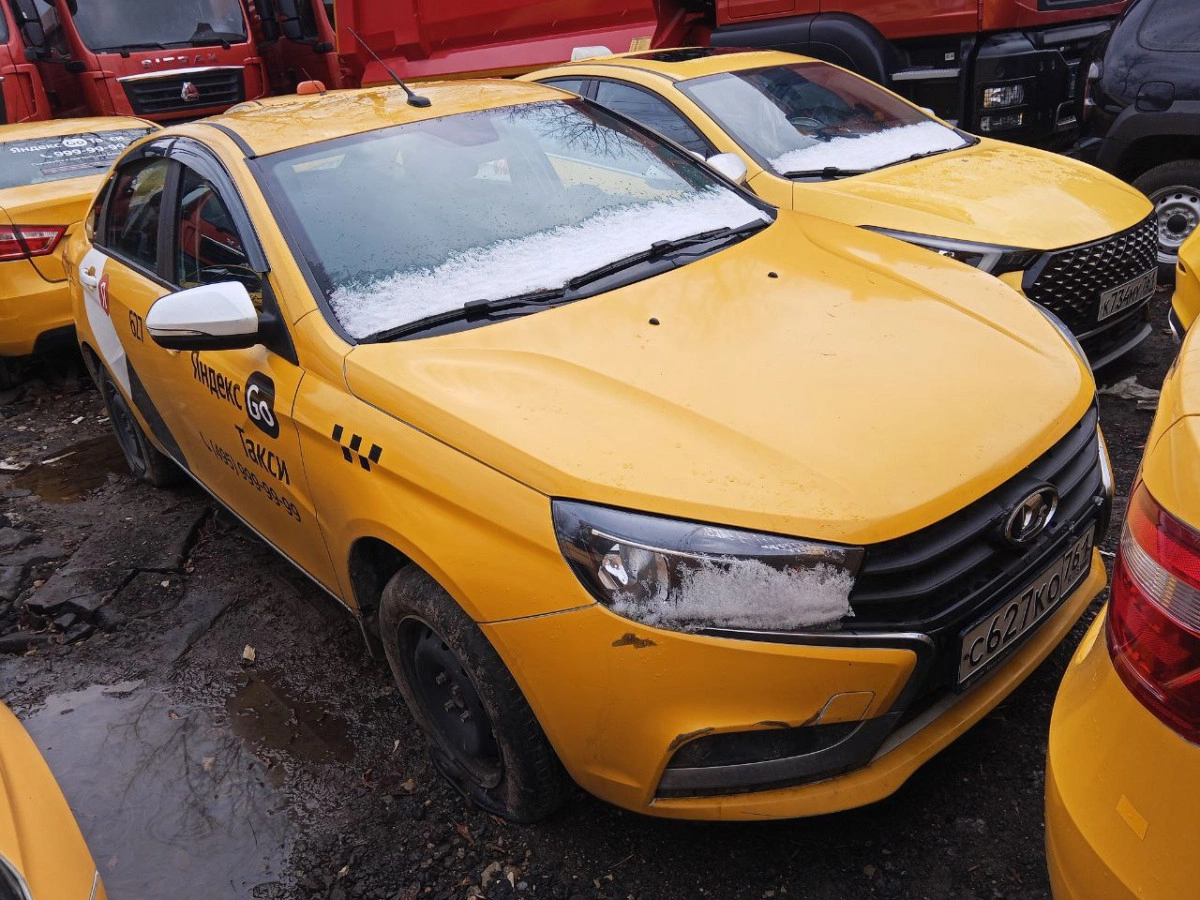 Lada Vesta - фото 1