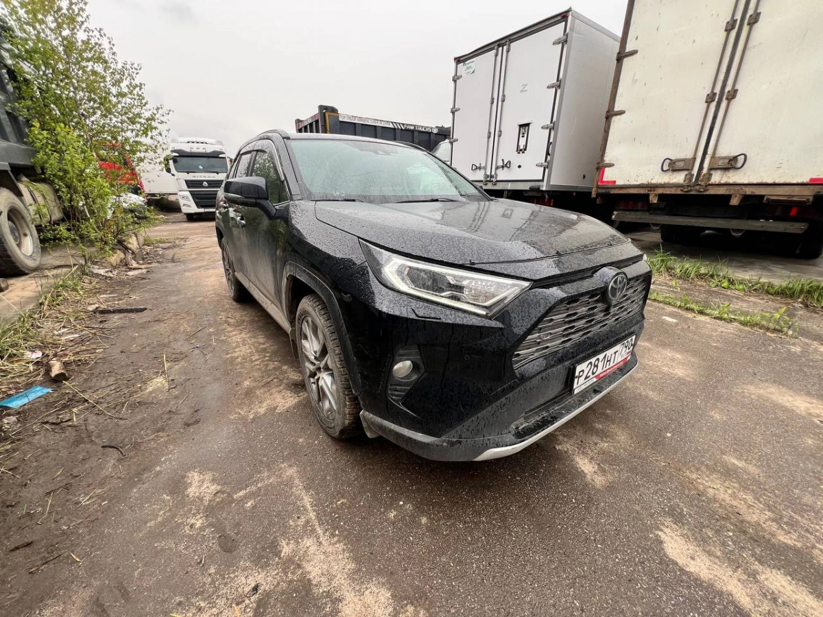 Toyota RAV 4 - фото 1