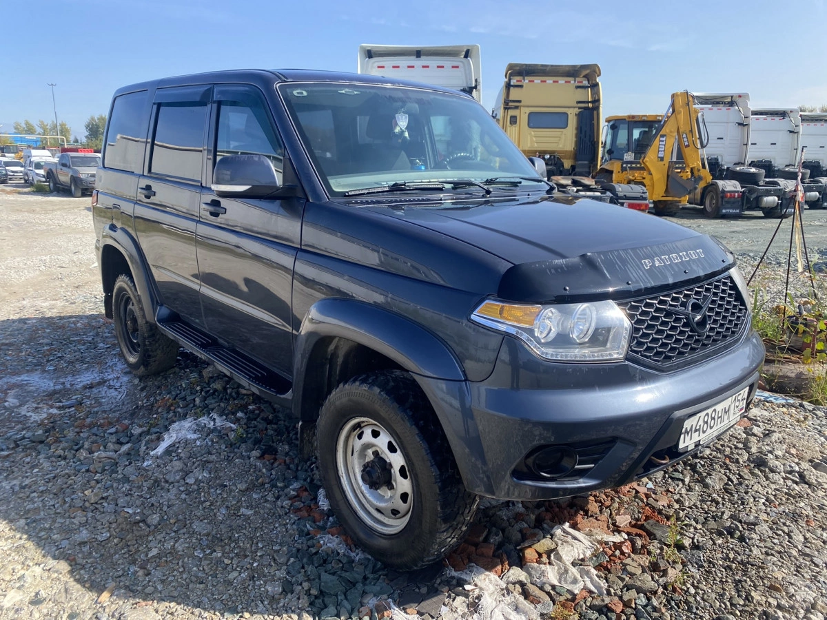 UAZ Patriot - фото 1