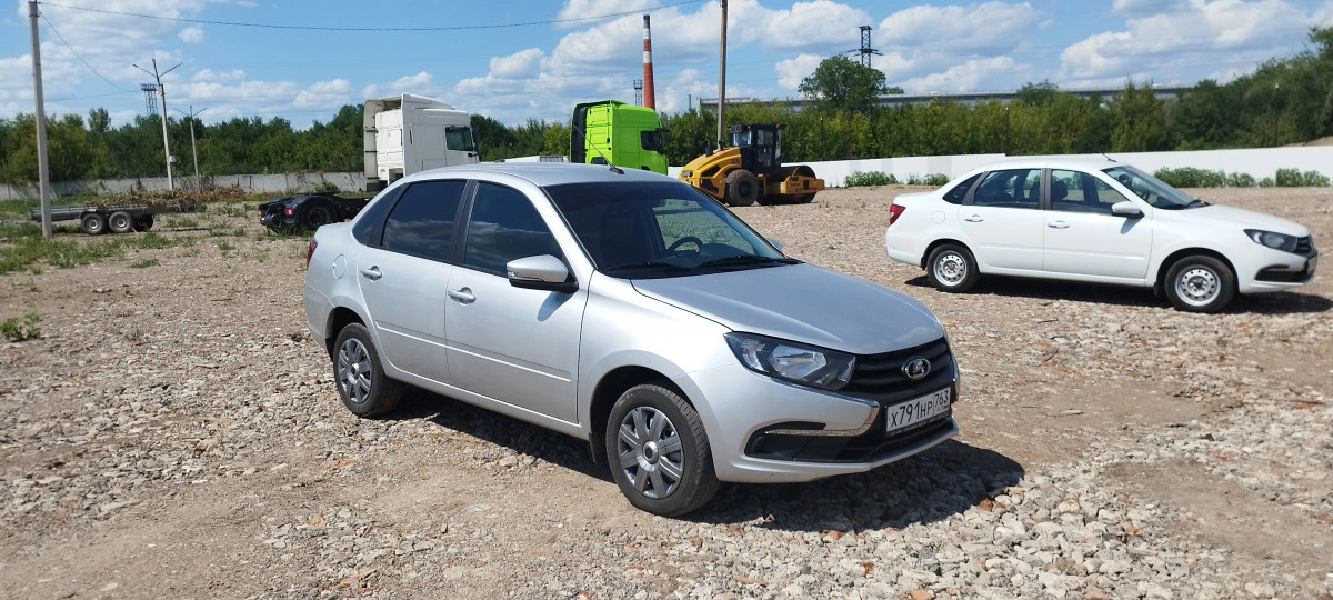 Lada Granta - фото 1