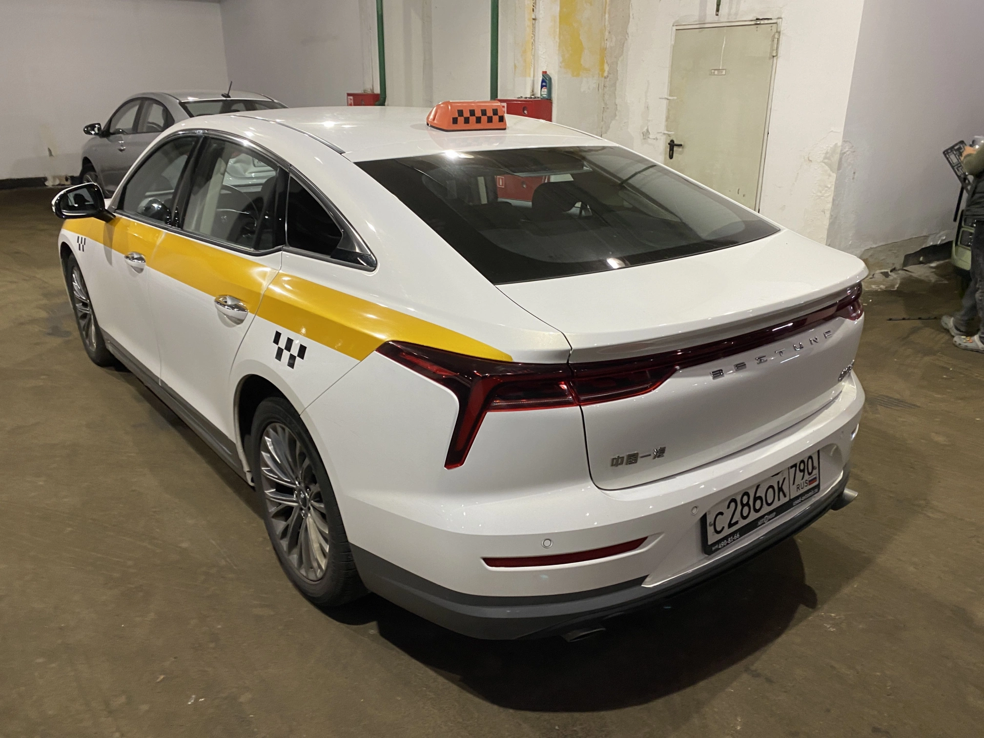 FAW Bestune B70 1.5T DCT - фото 4
