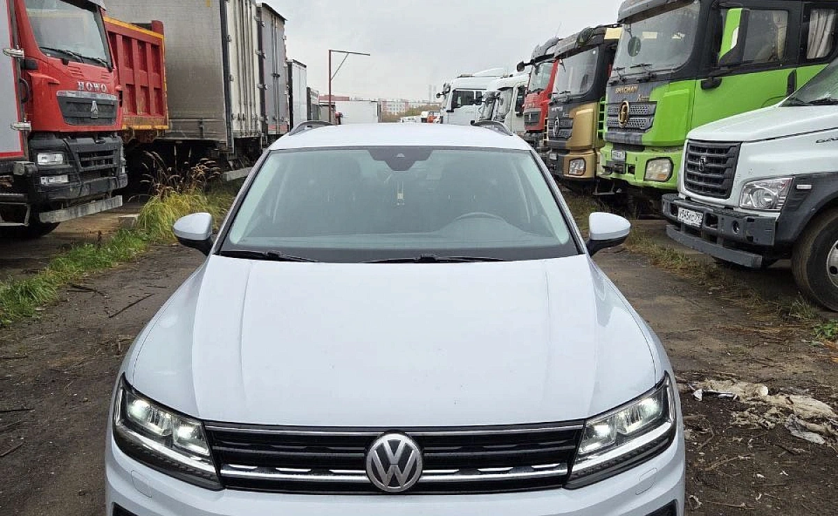 VOLKSWAGEN Tiguan