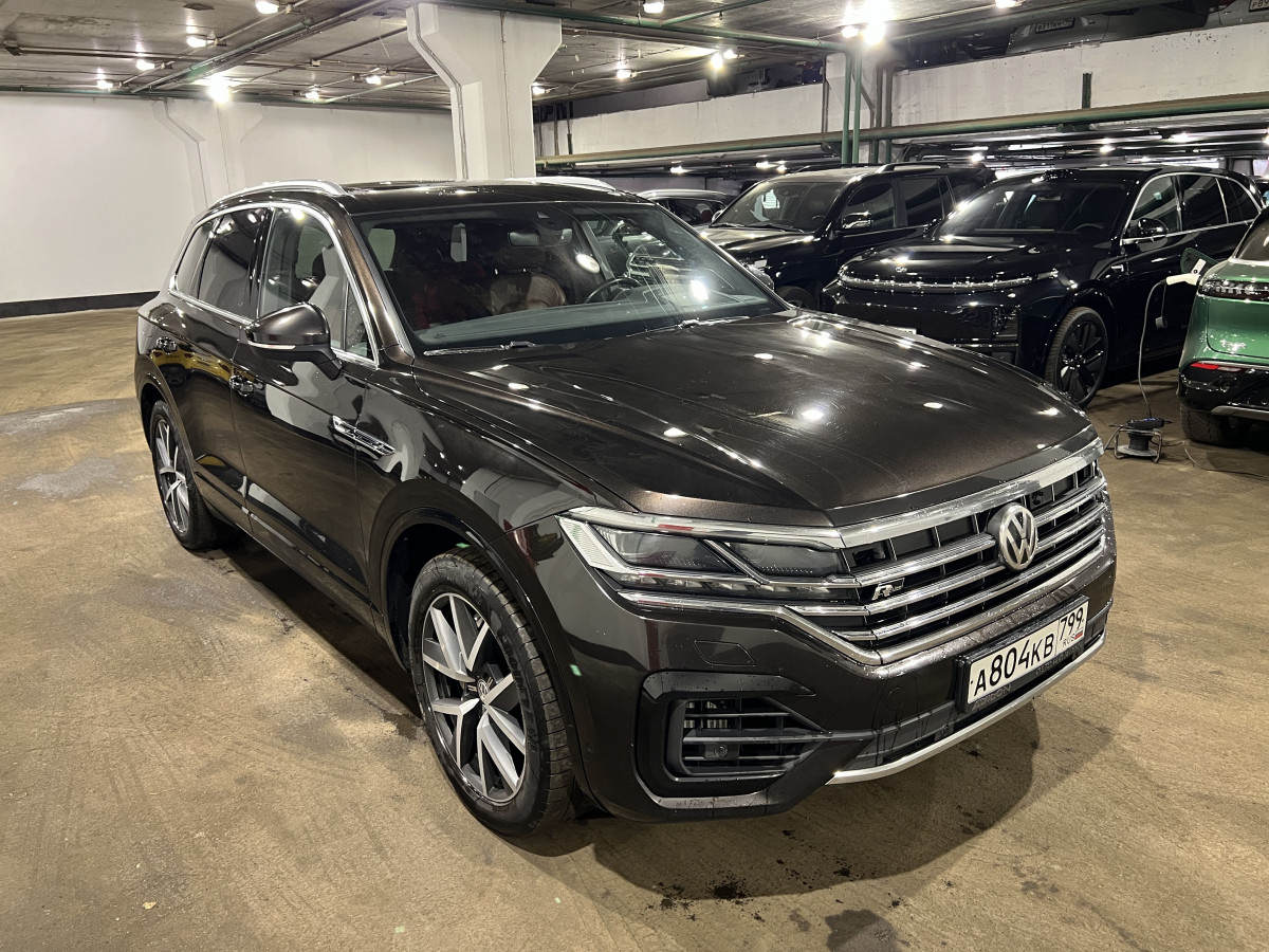 Volkswagen Touareg - фото 1