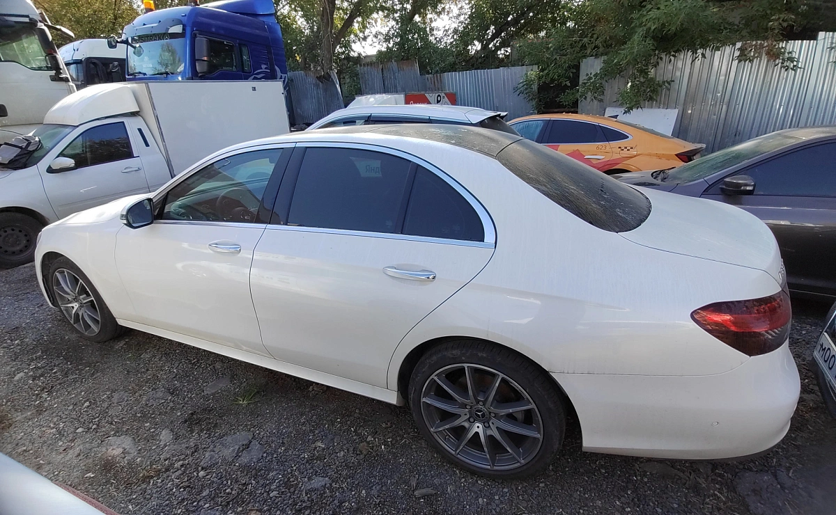 MERCEDES-BENZ E-Class