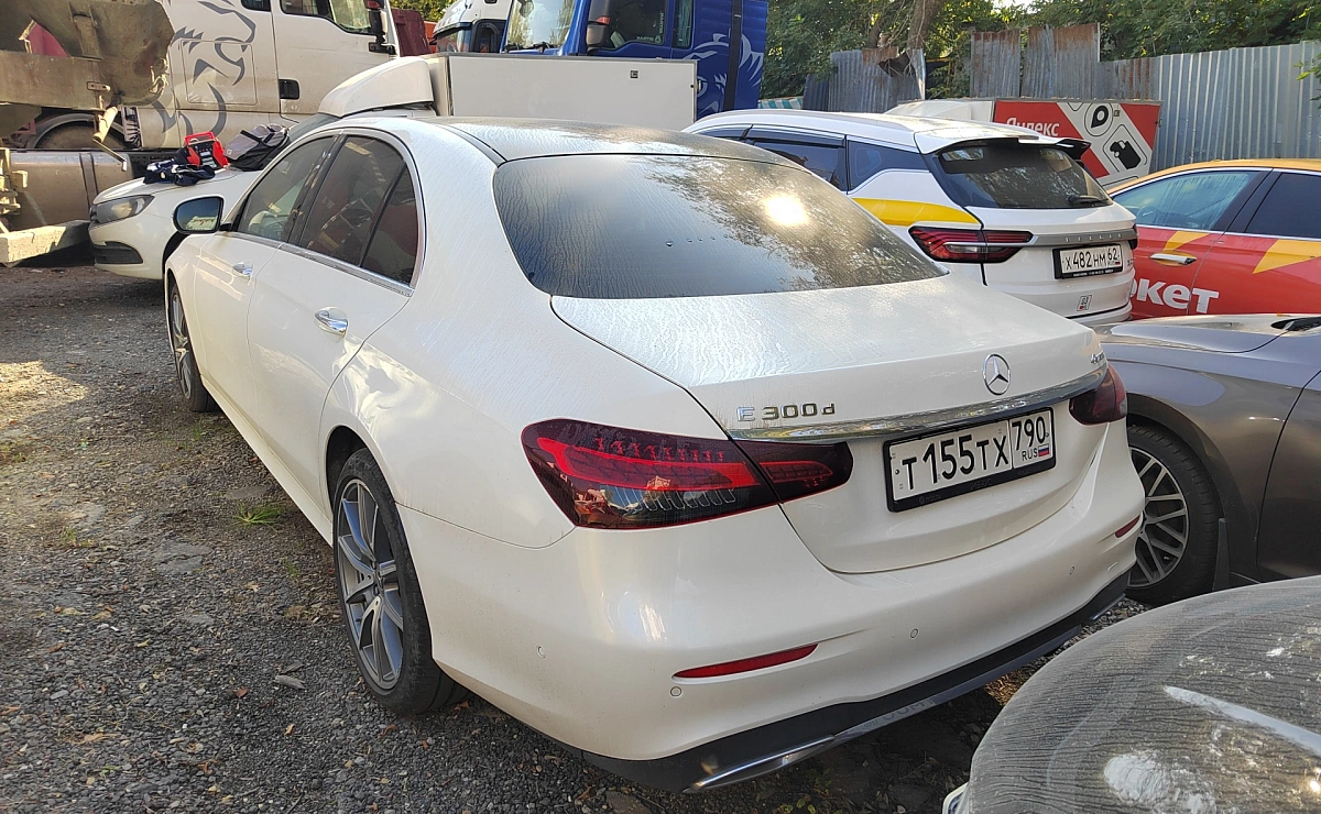 MERCEDES-BENZ E-Class