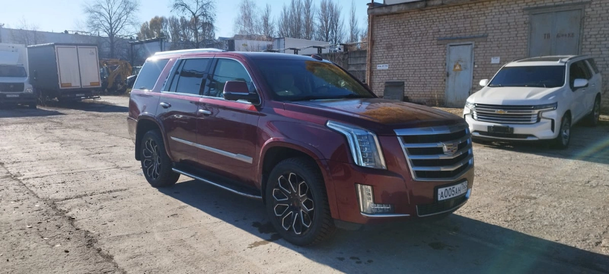CADILLAC Escalade