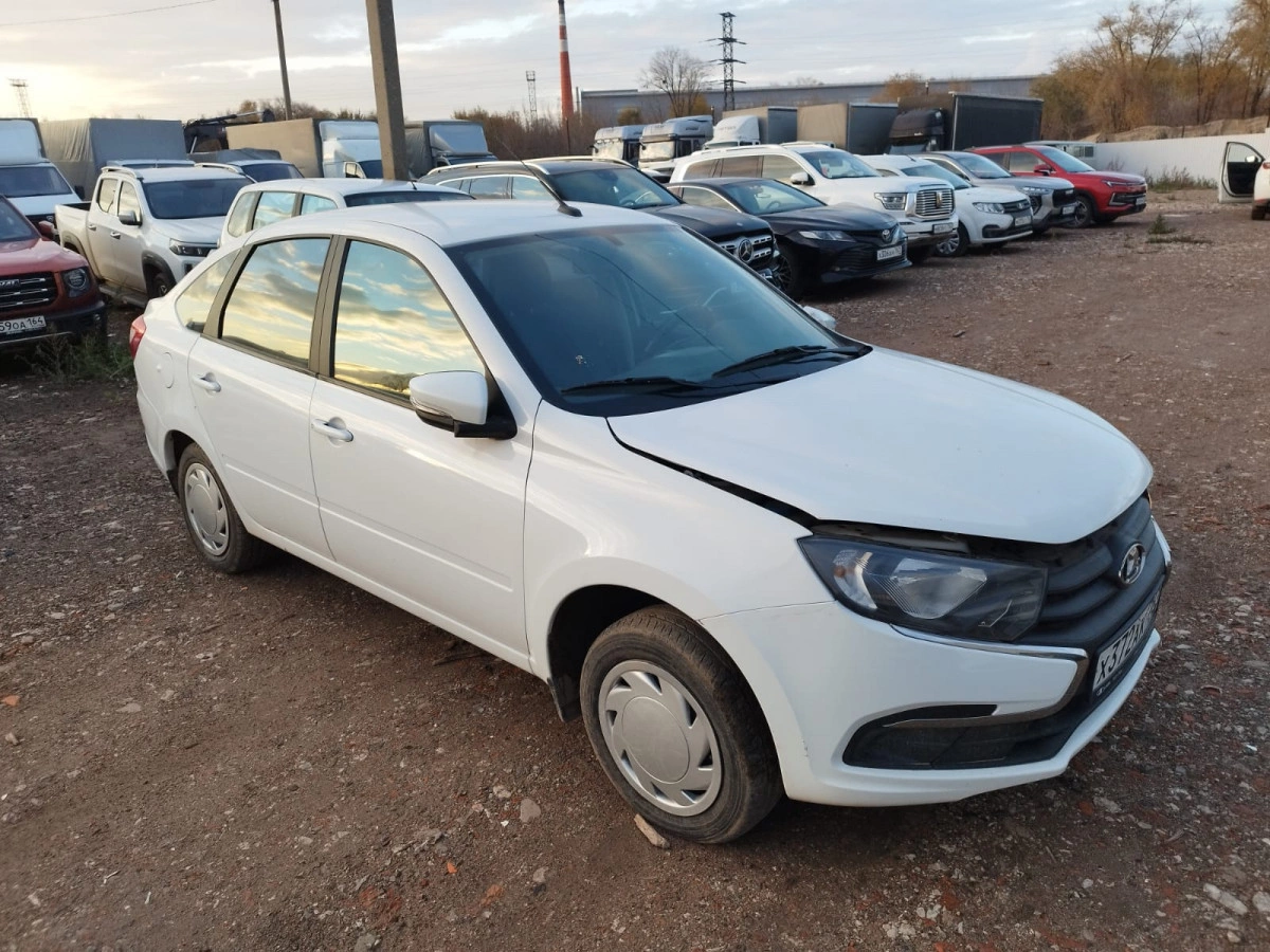 Lada Granta - фото 1