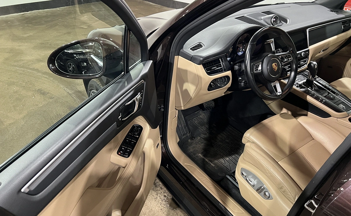 PORSCHE Macan