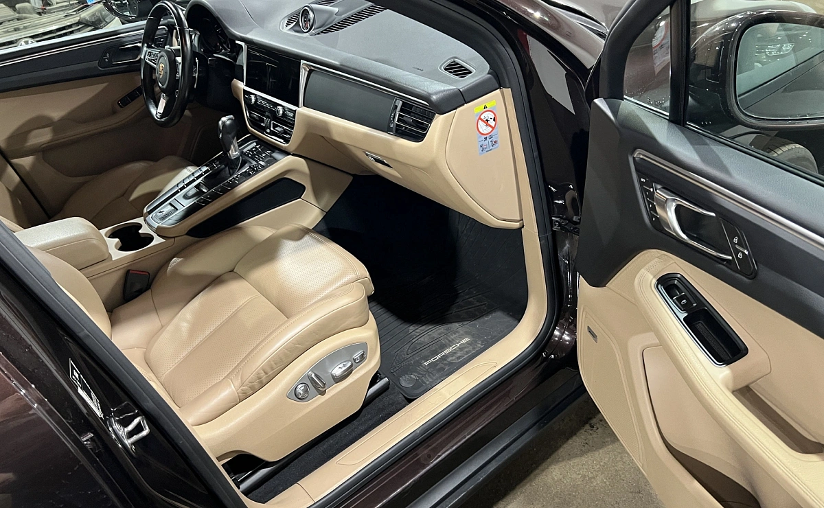 PORSCHE Macan