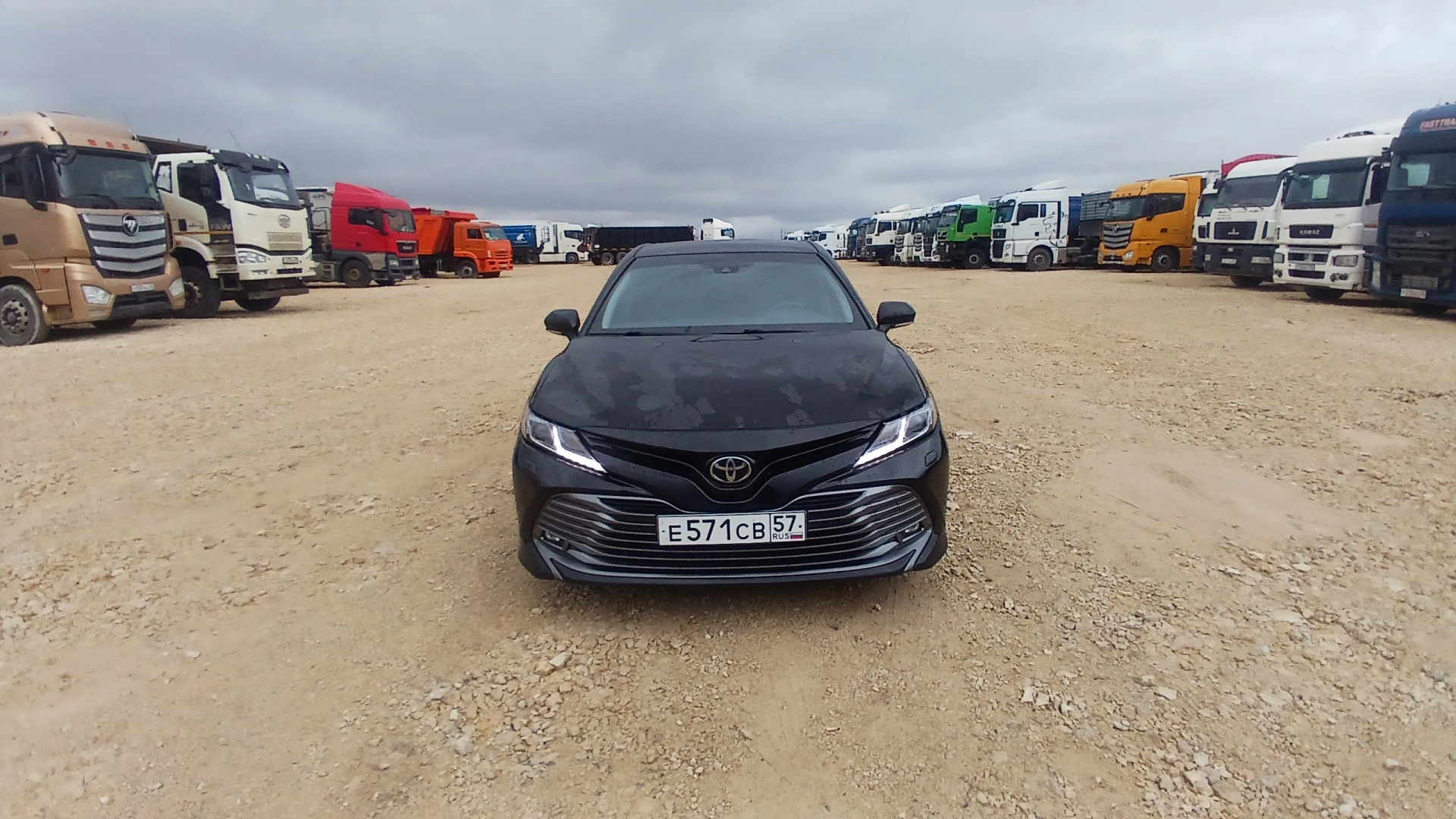 Toyota Camry - фото 2