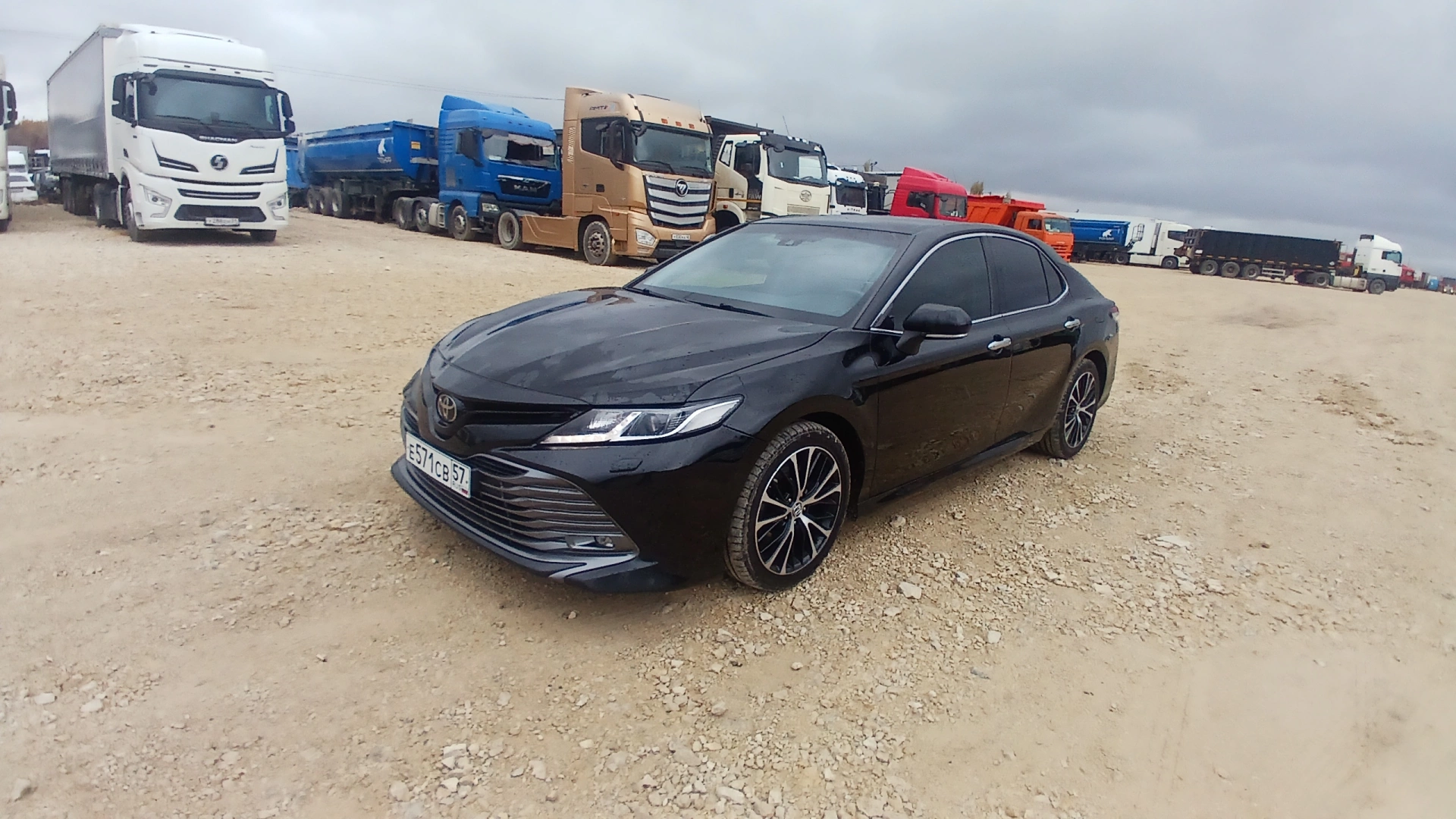 Toyota Camry - фото 3