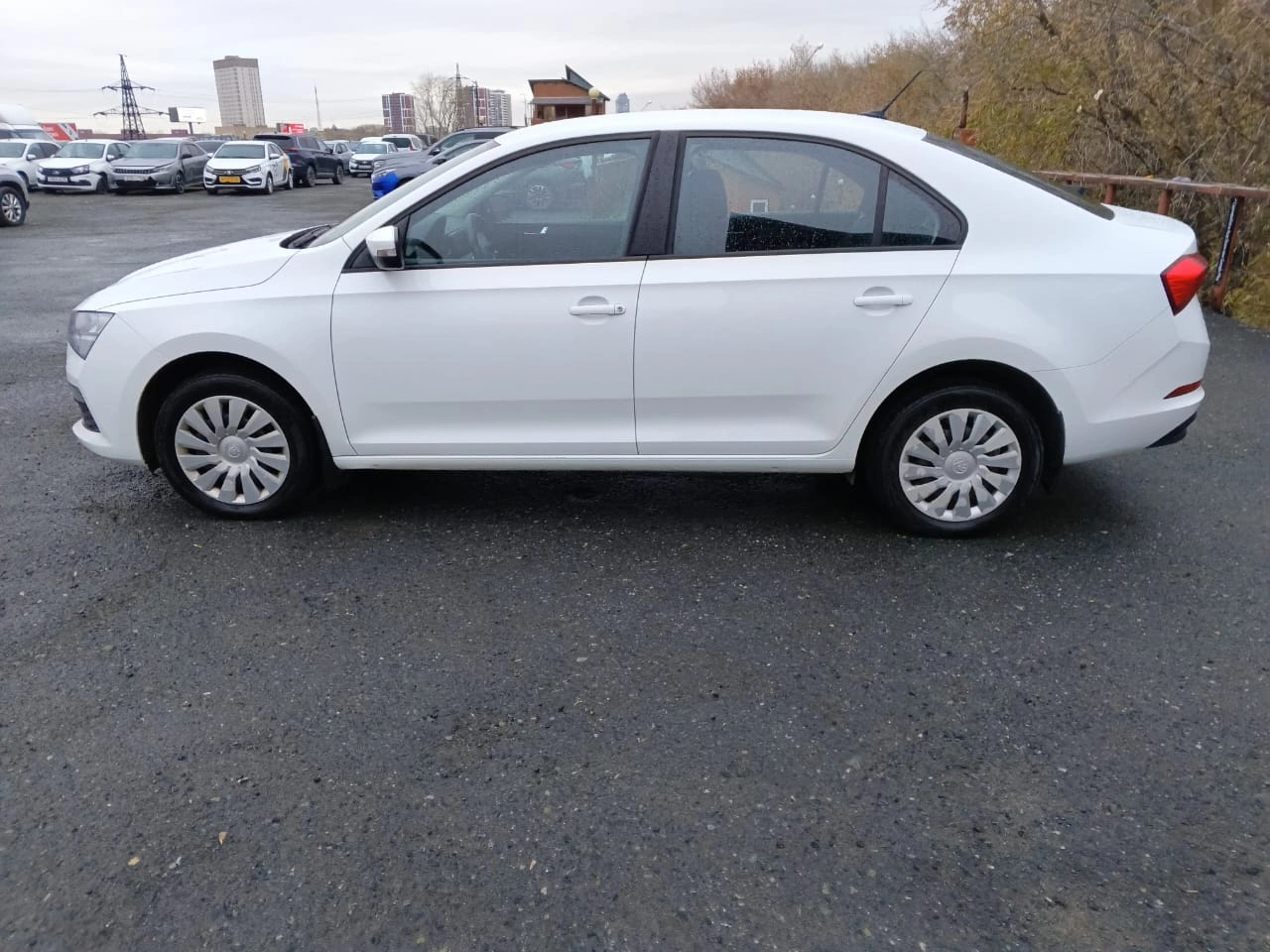 Skoda Rapid - фото 4