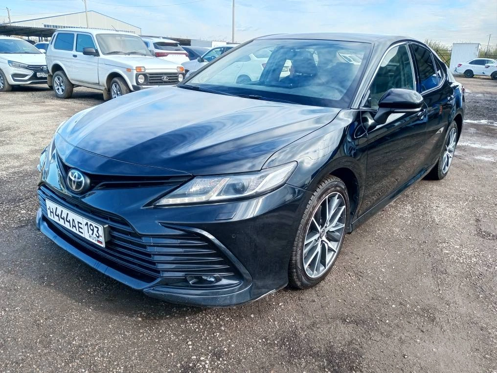Toyota Camry - фото 2