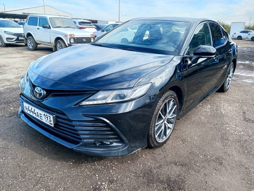 Toyota Camry - фото 2