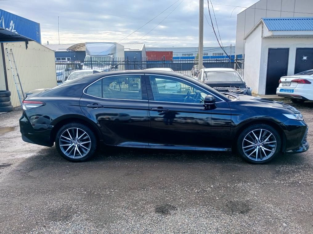 Toyota Camry - фото 3