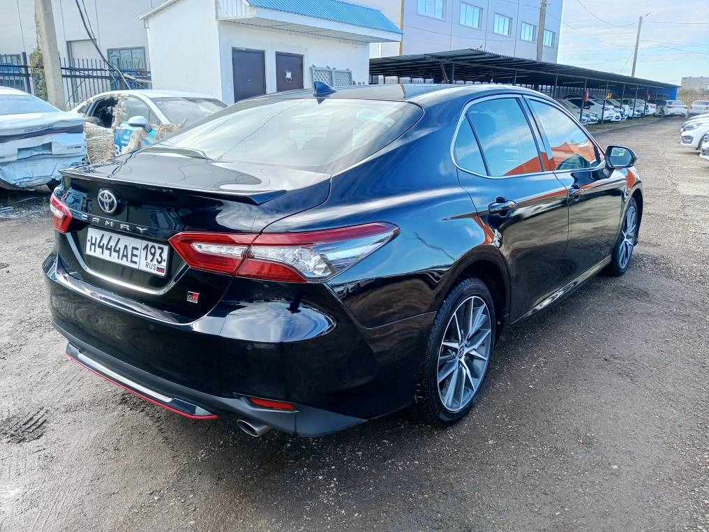 Toyota Camry - фото 4