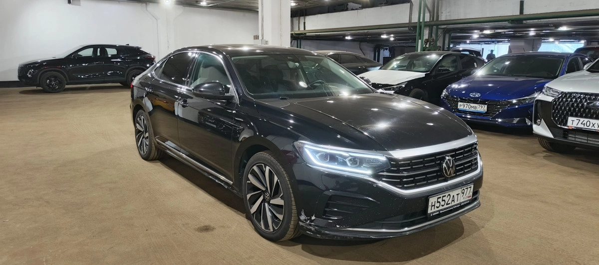 VOLKSWAGEN Passat
