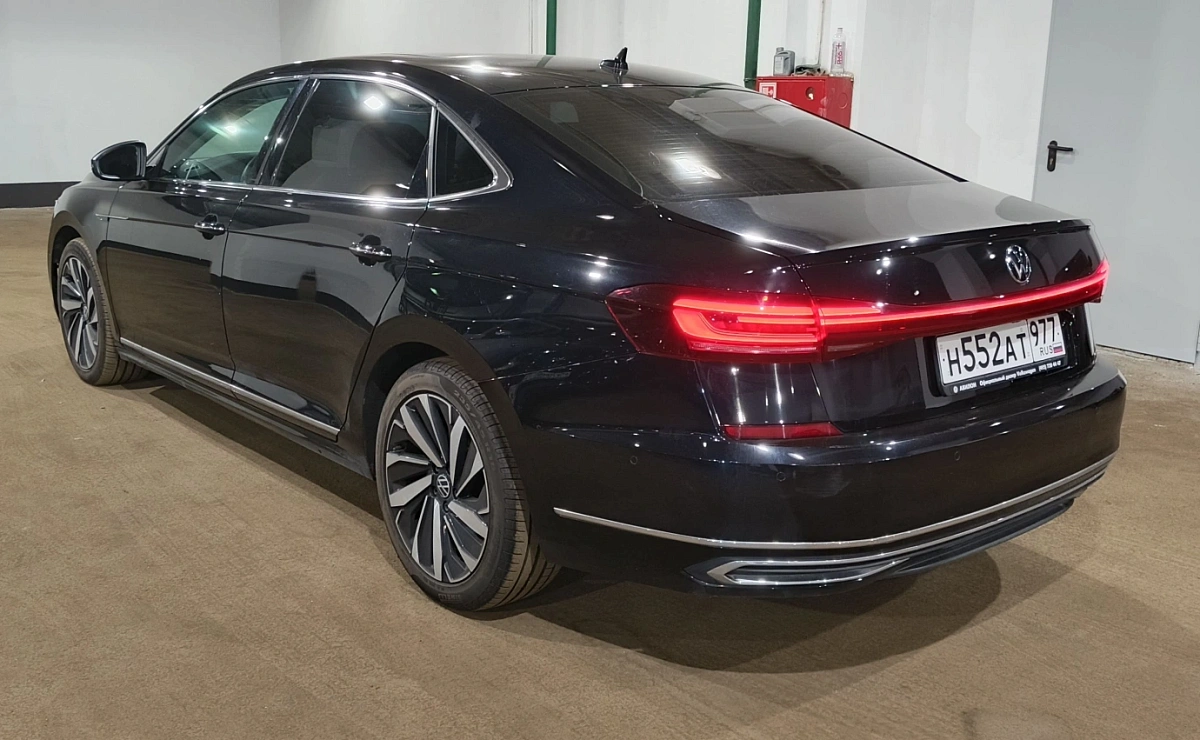 VOLKSWAGEN Passat