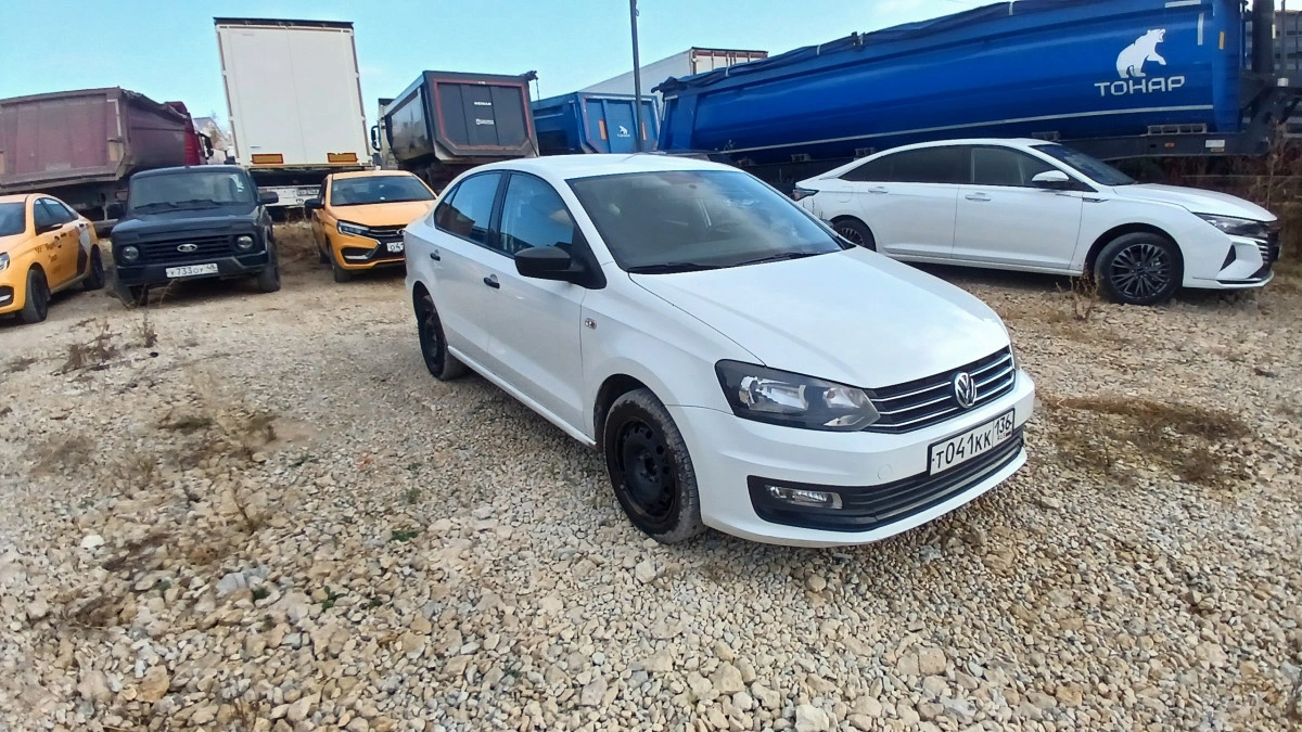 VOLKSWAGEN Polo