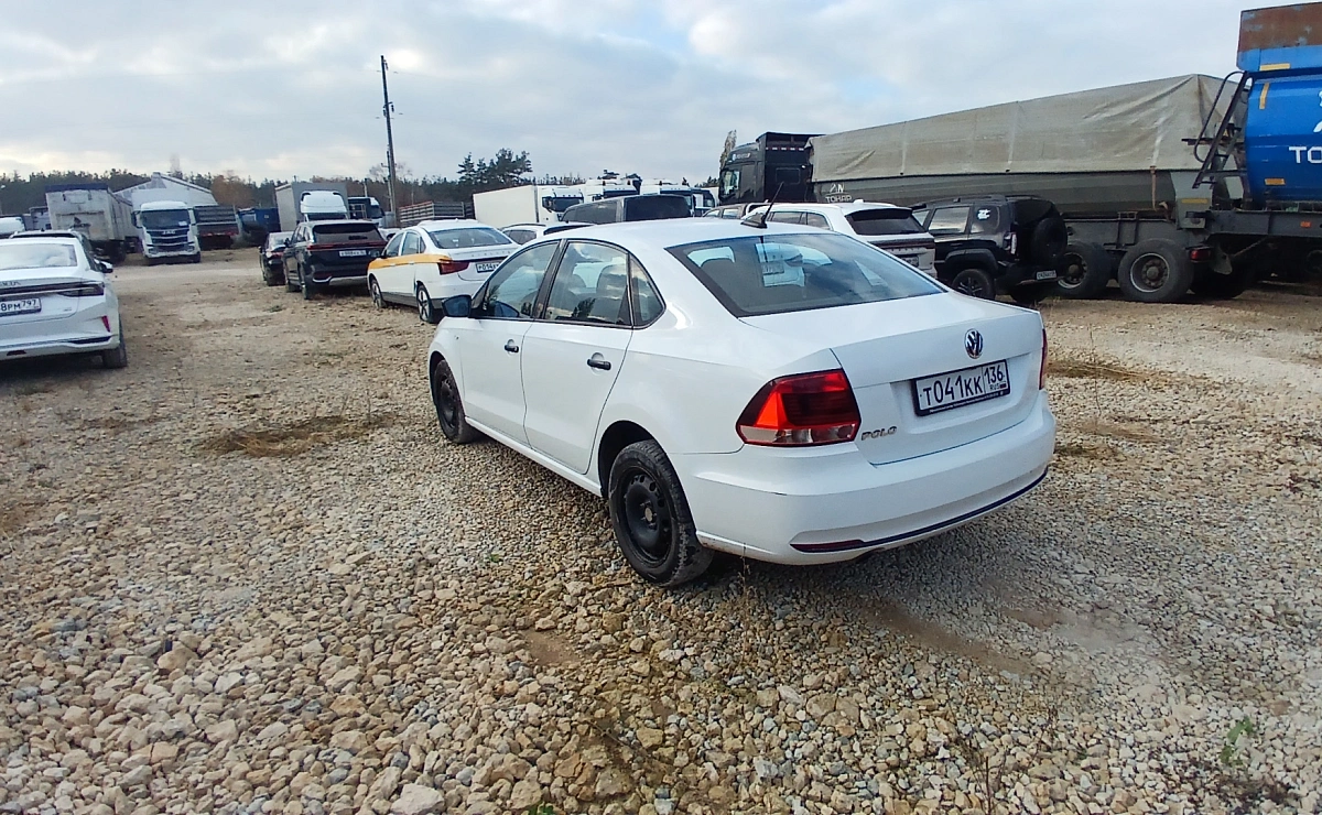 VOLKSWAGEN Polo