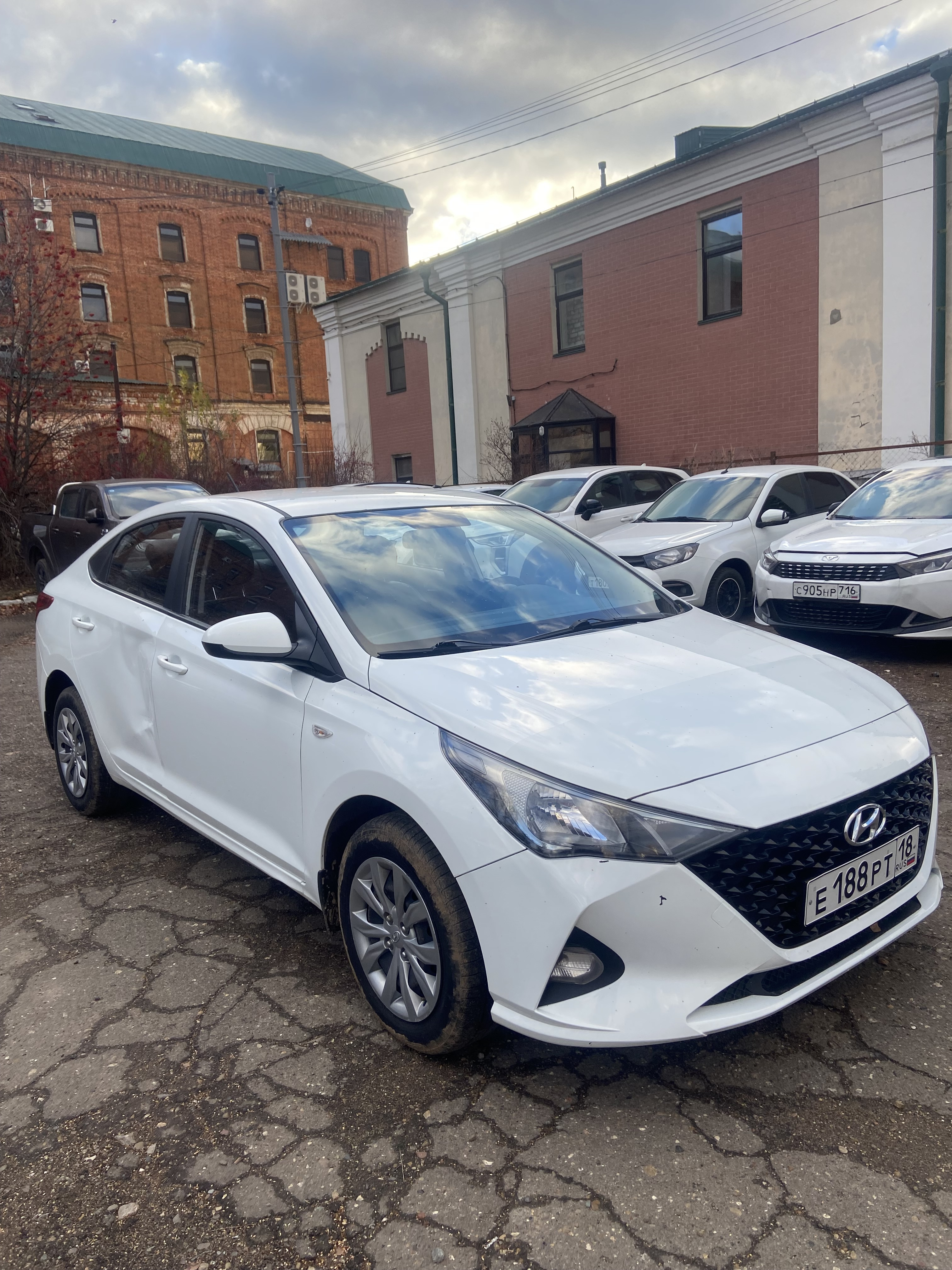 Hyundai Solaris - фото 2