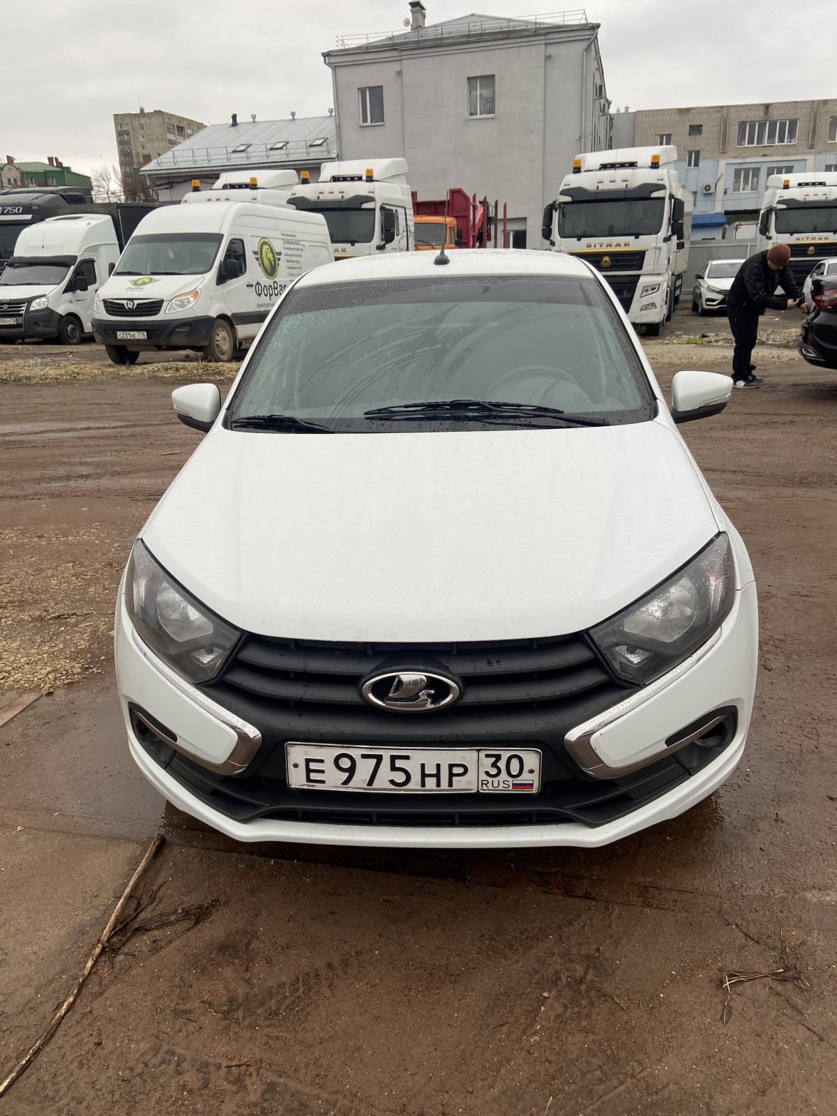 Lada Granta - фото 1